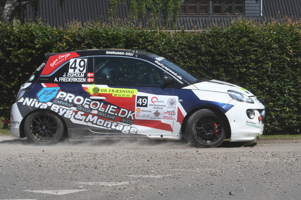 Trods problemer på grund af et forkert dækvalg, lykkedes det Egholm og Frederiksen at fastholde deres føring i Rally 1 National-klassen
(Foto: William Dam)